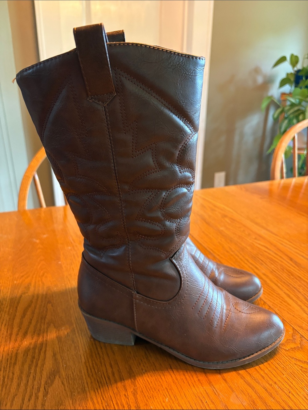 Women’s Brown Western Boot with Decorative Stitching